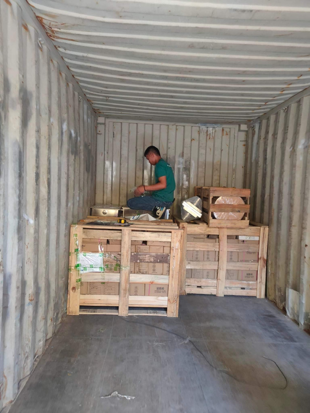 NATIONWIDE DELIVERY photograph