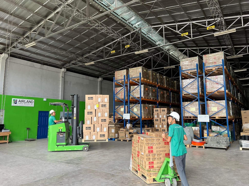 WAREHOUSING & 3PL photograph